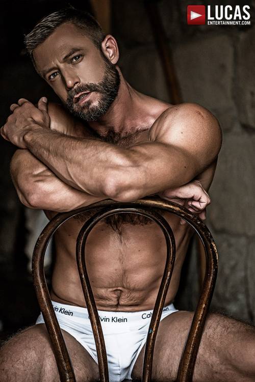 Bulrog - Gay Model - Lucas Raunch