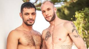 oskar-ivan-worships-the-feet-of-guillaume-wayne